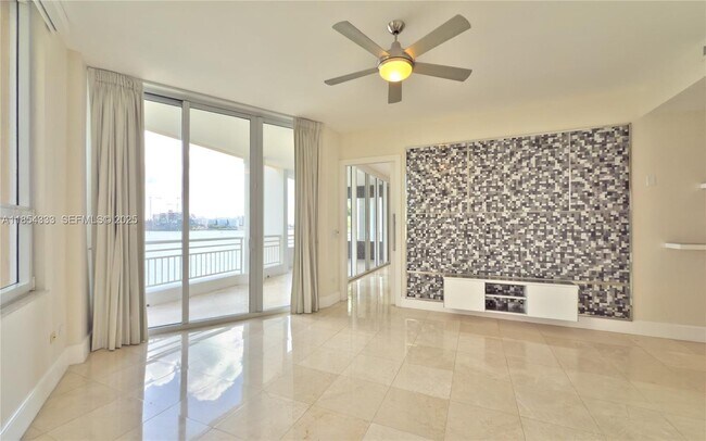 Building Photo - 848 Brickell Key Dr