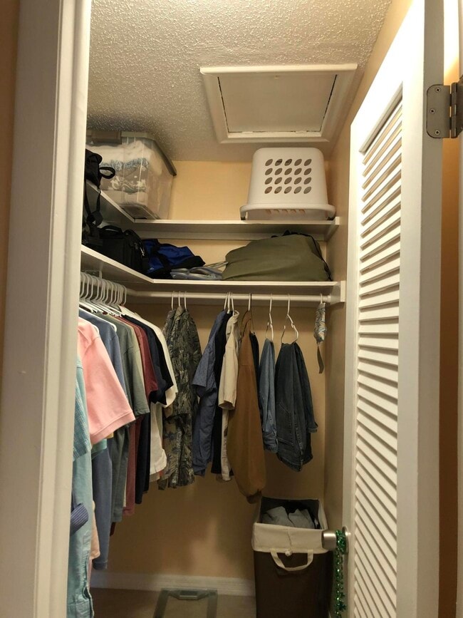 Building Photo - 405 High Point Blvd N