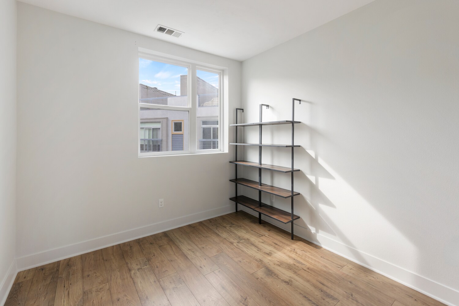 Building Photo - 2753 Waverly Dr