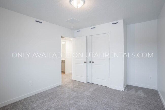 Building Photo - 4941 Willowstone Dr