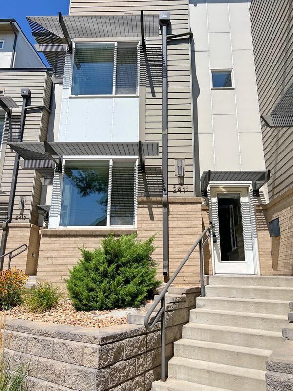 Building Photo - 2411 W Argyle Pl