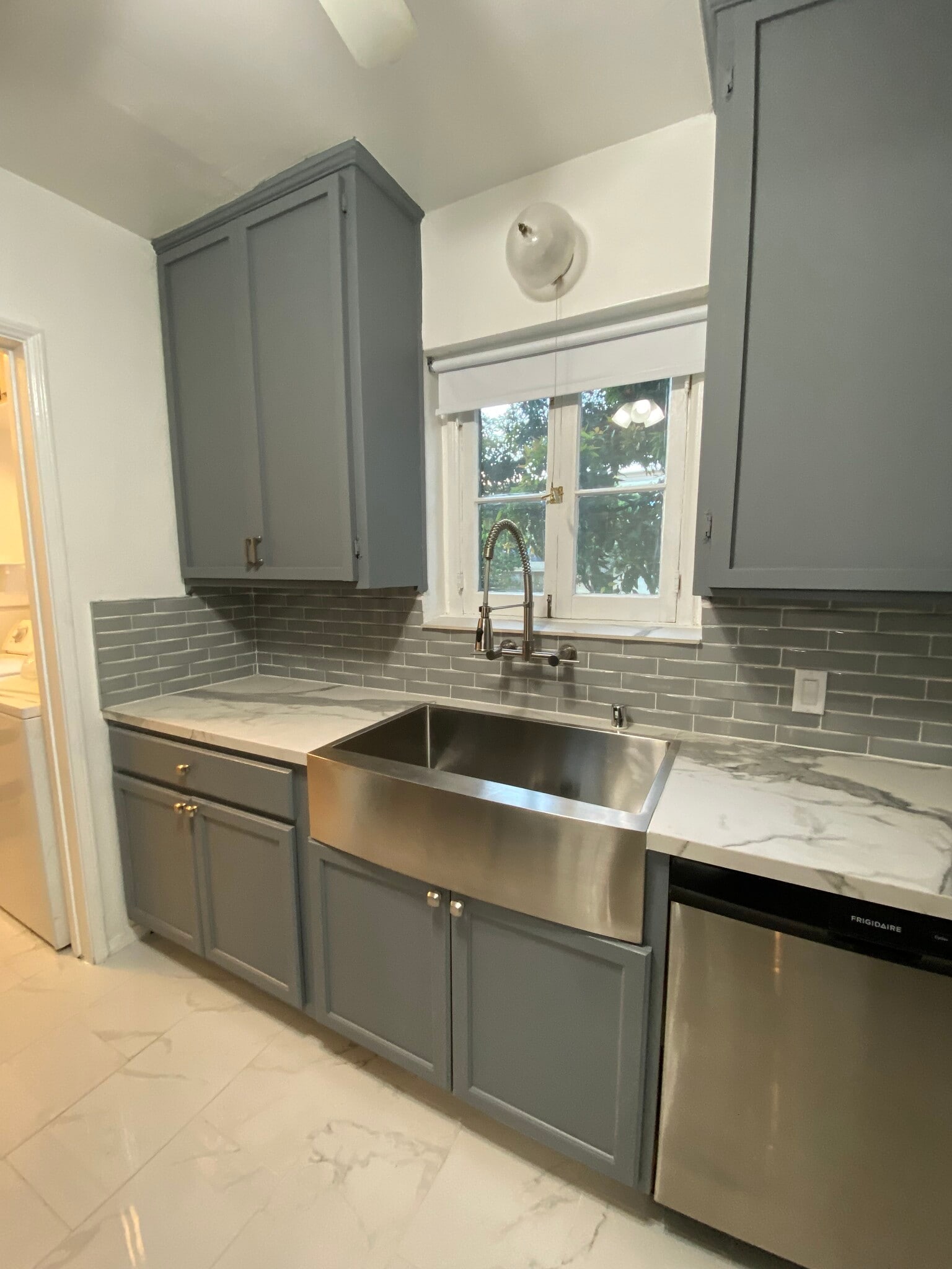 Building Photo - 2201 S Bentley Ave