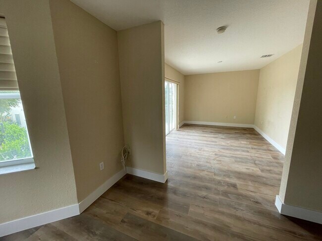 Building Photo - 9074 Dupont Pl