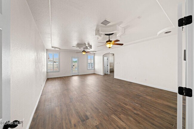 Building Photo - 5929 Valley Rd