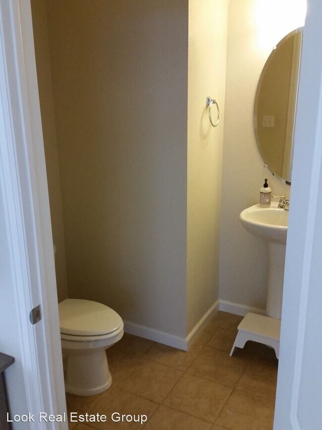 Building Photo - 3 br, 2.5 bath House - 2234 Tamarac St