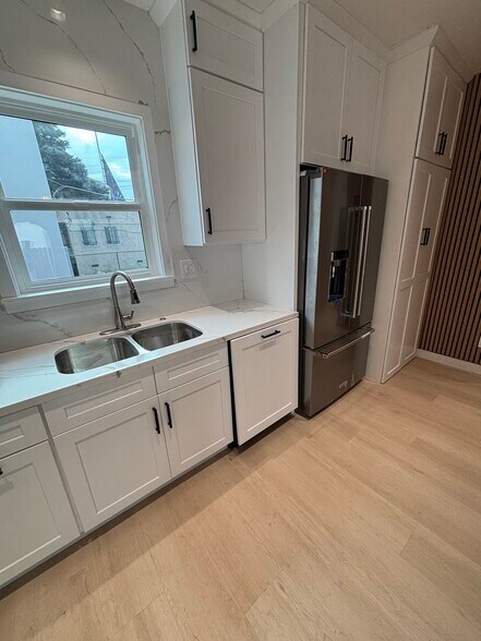 Kitchen & Enclosed Laundry - 3509 S Bronson Ave