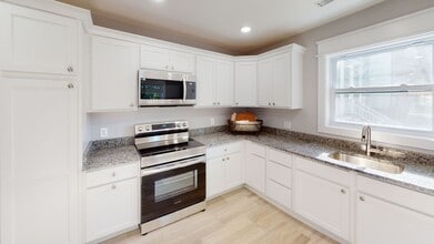 Building Photo - $1499 per Bedroom | 6BR in Fort Sanders | ...