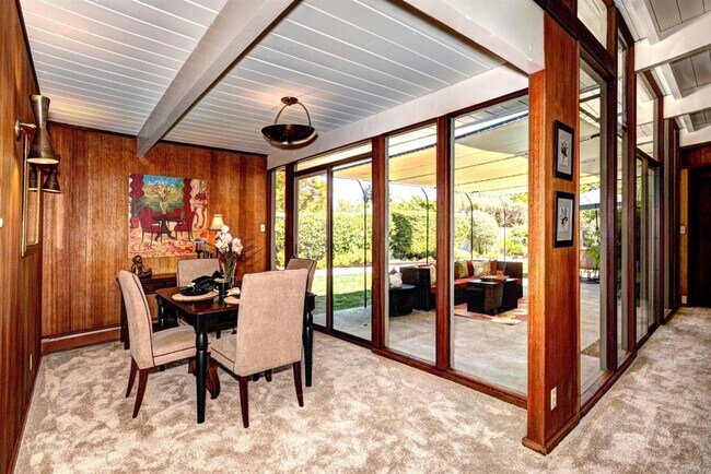 Building Photo - 727 De Soto Dr
