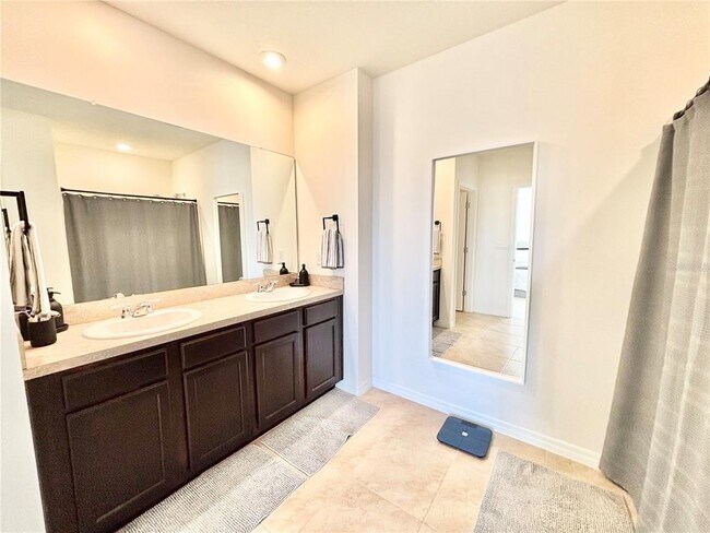 Building Photo - 2371 Brassie Ct