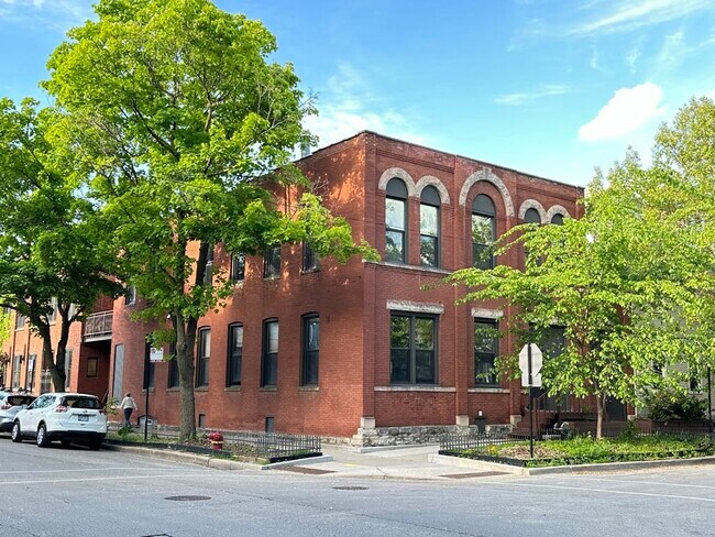 Primary Photo - 1848 W Henderson St