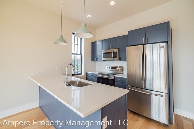 Primary Photo - 5015 Warrington Ave