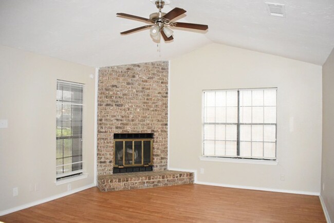 Building Photo - Adorable home in Euless!