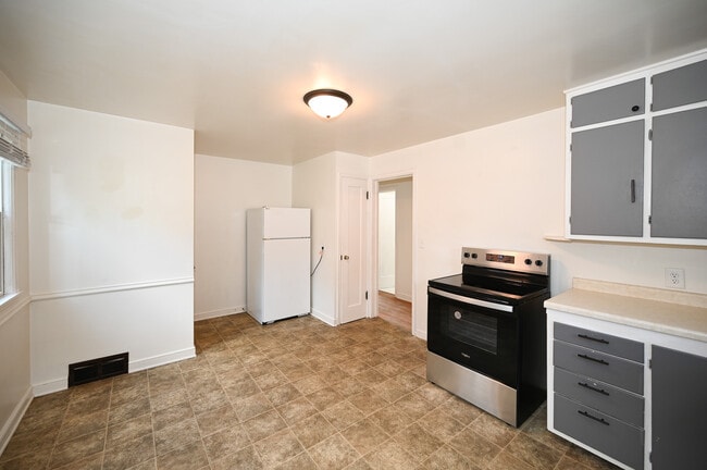 Building Photo - 1221 8th Ave NW