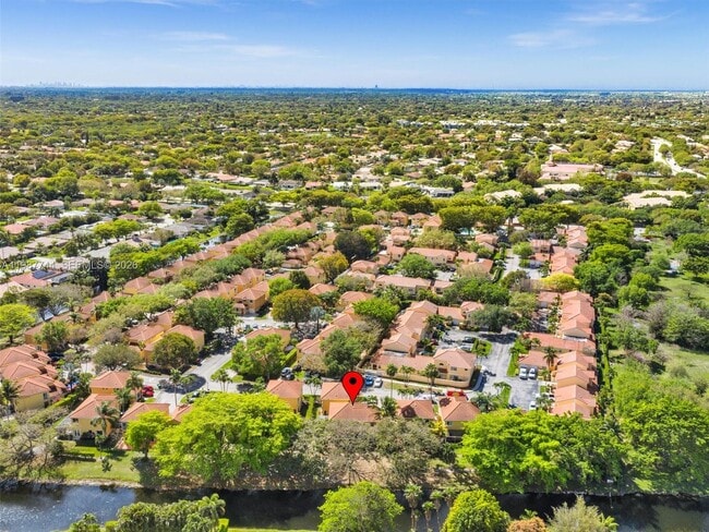 Building Photo - 11407 Lakeview Dr