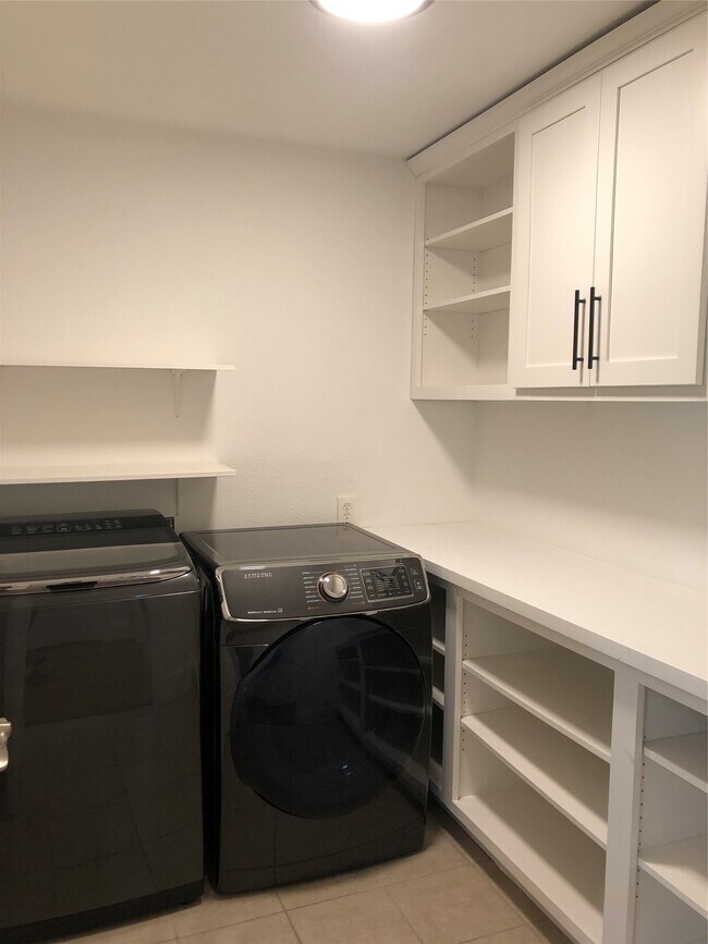 Building Photo - 1346 Chantilly Ln