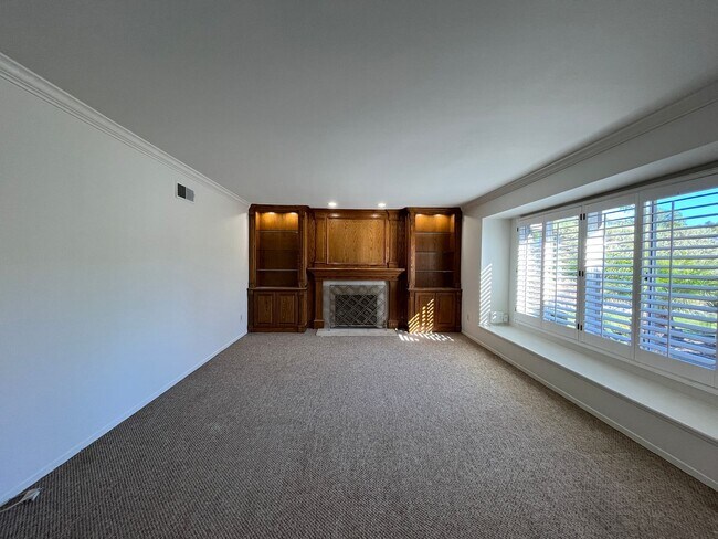 Building Photo - MOUNTAIN VIEWS!! Newbury Park 4+2.5 w/family rm, 2 fireplaces, cul-de-sac!