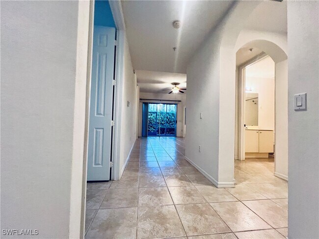 Building Photo - 1435 Mariposa Cir