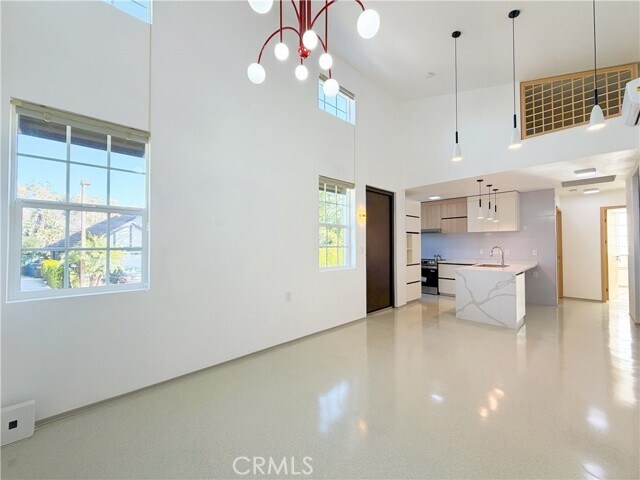 Building Photo - 1 Quiet Hills Cir