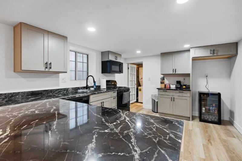 Building Photo - 308 6th St