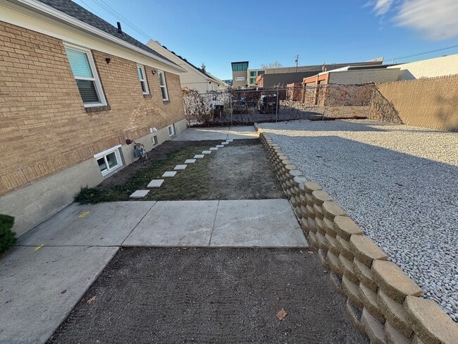 Building Photo - 1079 E 3300 S