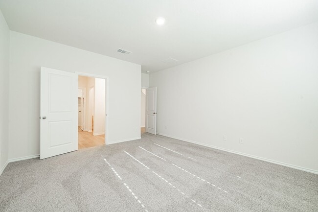 Building Photo - 2110 Thornton Dr