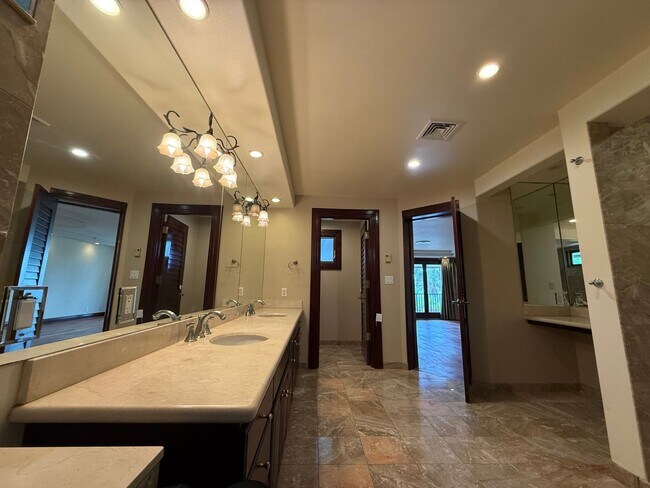 Building Photo - 466 Portlock Rd