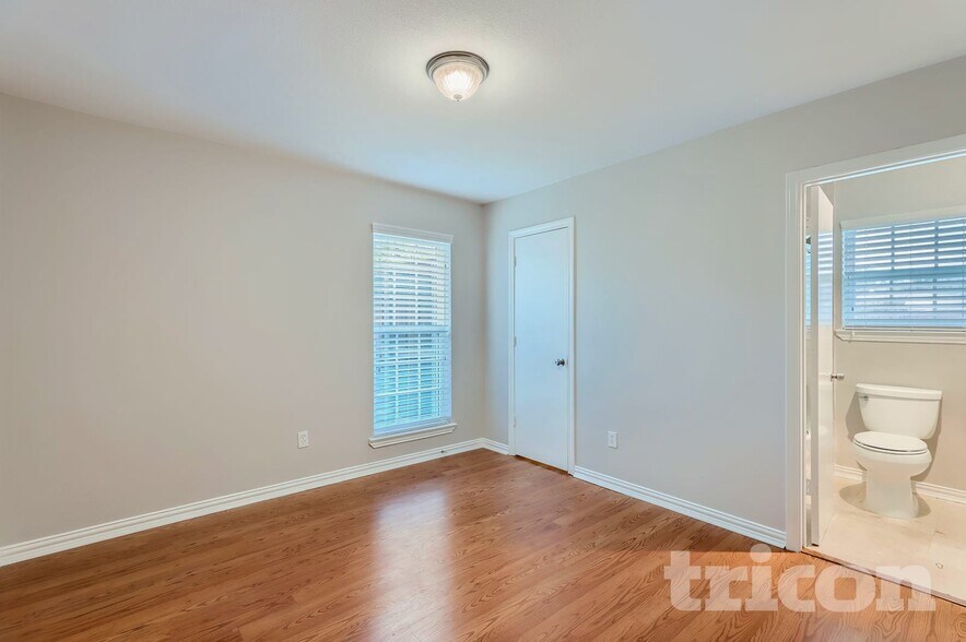 Building Photo - 2113 Tampico Dr