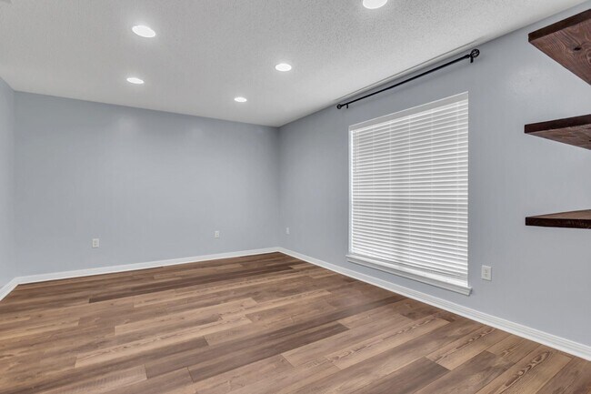 Building Photo - 539 Tikell Dr