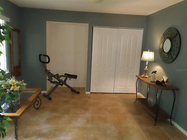 Building Photo - 404 Hazel Cir