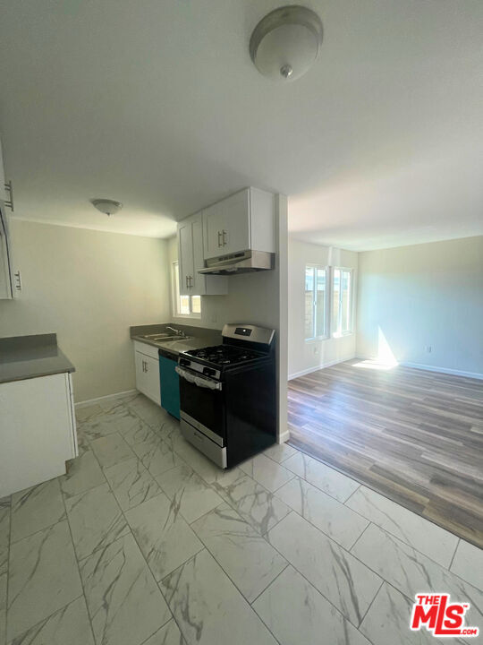Building Photo - 3160 Vineland Ave