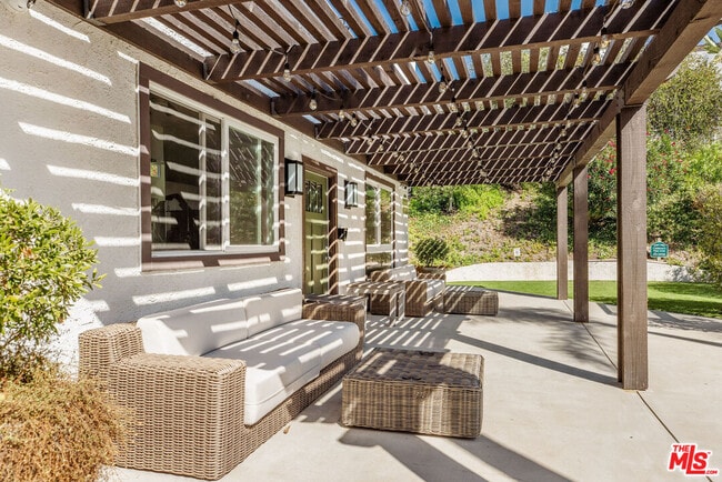Building Photo - 17207 Palisades Cir