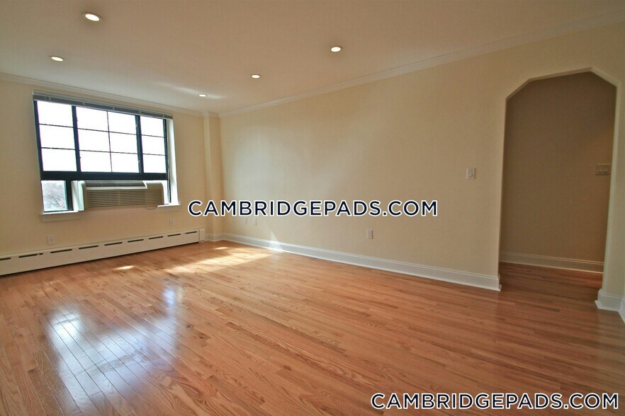 Building Photo - 60 Brattle St