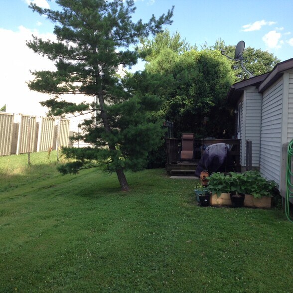 Rear deck off Kitchen - 532 Executive Blvd