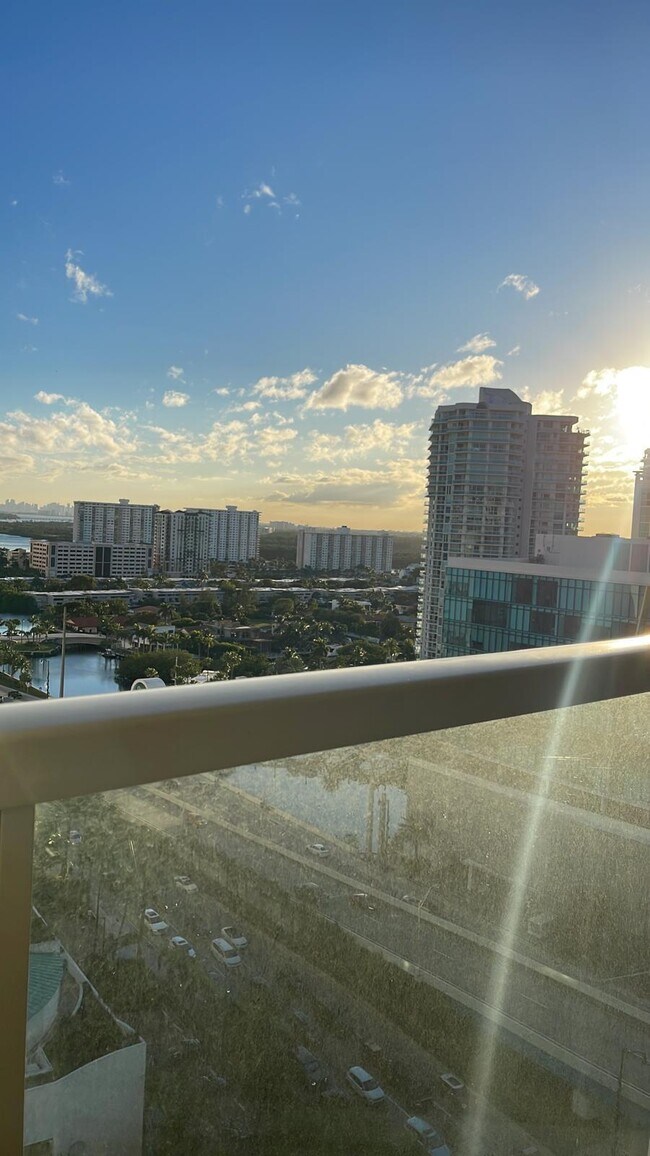 Building Photo - 16699 Collins Ave