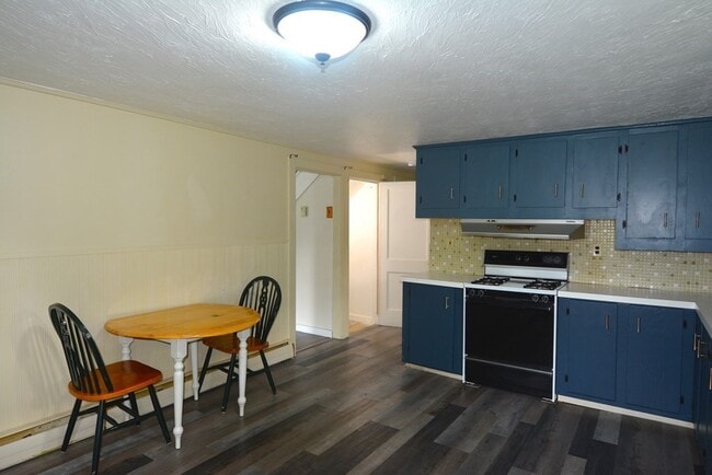 Building Photo - 14 Fairlawn Cir