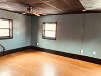 Building Photo - 922 Western Ave