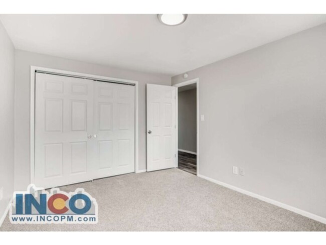 Building Photo - Convenient location! 1 bed 1 bath Apartmen...