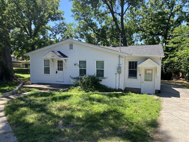 Building Photo - 3745 Dixie Dr