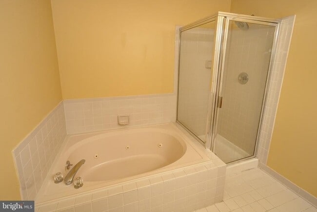 Building Photo - 13920 Lord Fairfax Pl