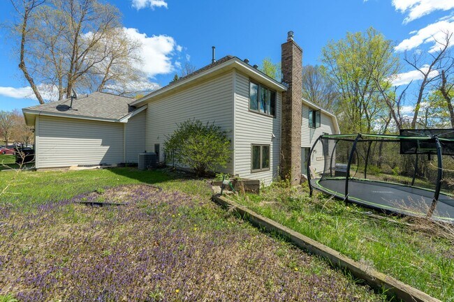 Building Photo - 4 br, 3 bath House - 5999 Highview Place