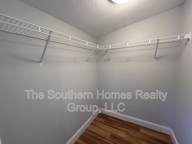Building Photo - 517 Sherwood Ave