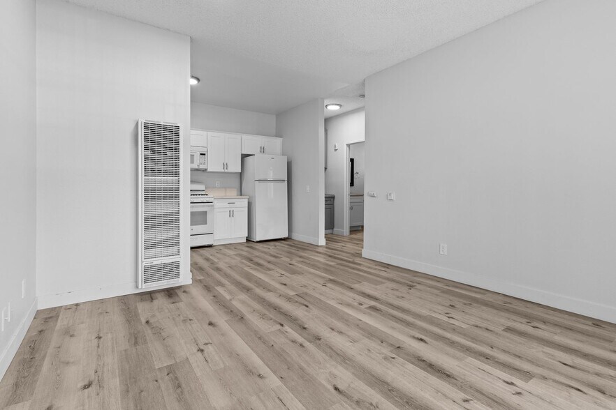 Building Photo - 1128 Stanley Ave