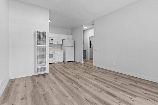 Interior Photo - 1128 Stanley Avenue