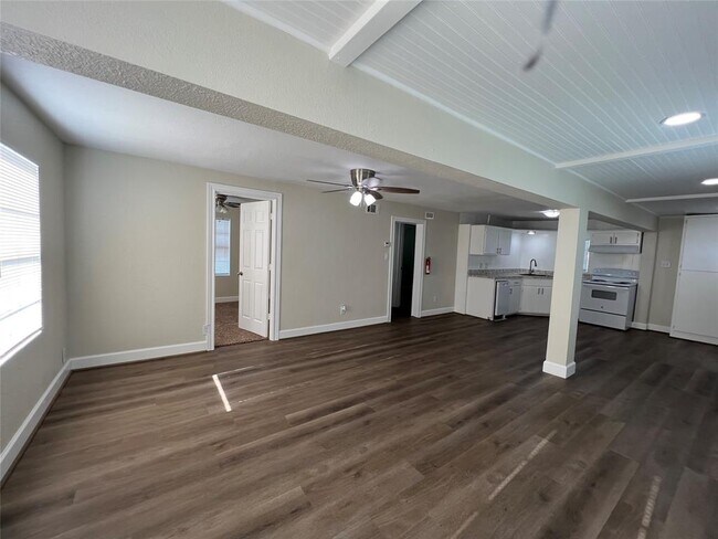 Building Photo - 414 Murex St