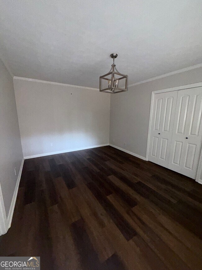 Building Photo - 807 Piney Woods Dr