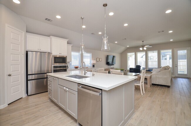 Building Photo - 30247 Gold Finch Pl