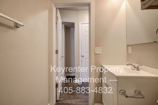 Building Photo - ACCEPTS HOUSING VOUCHERS - Bright & Stylish 2-Bedroom Close to the Plaza District