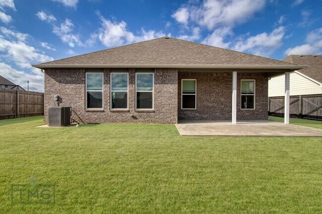 Building Photo - Stunning 3BR + Study in Prime Owasso/Colli...