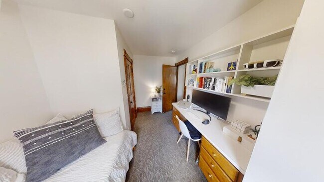 Building Photo - 212 E William St