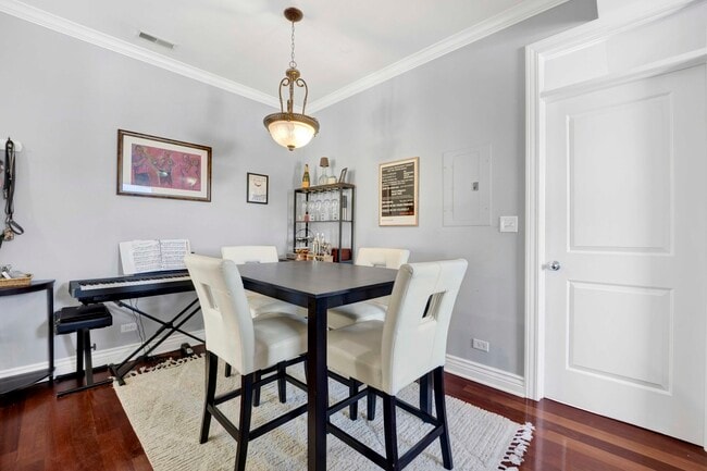 Building Photo - 1608 W Byron St